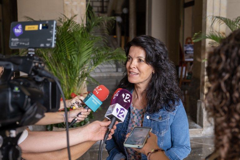 La consellera de Mobilitat, Sonia Orts, ha explicat els canvis en la gestió de càrrega i descàrrega a la ciutat