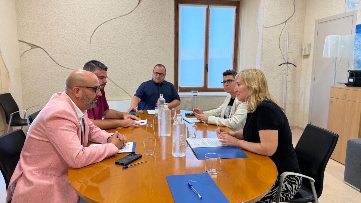 Reunió entre la subdelegada del Govern a Tarragona, Elisabet Romero, i l’alcalde de Torredembarra, Vale Pino