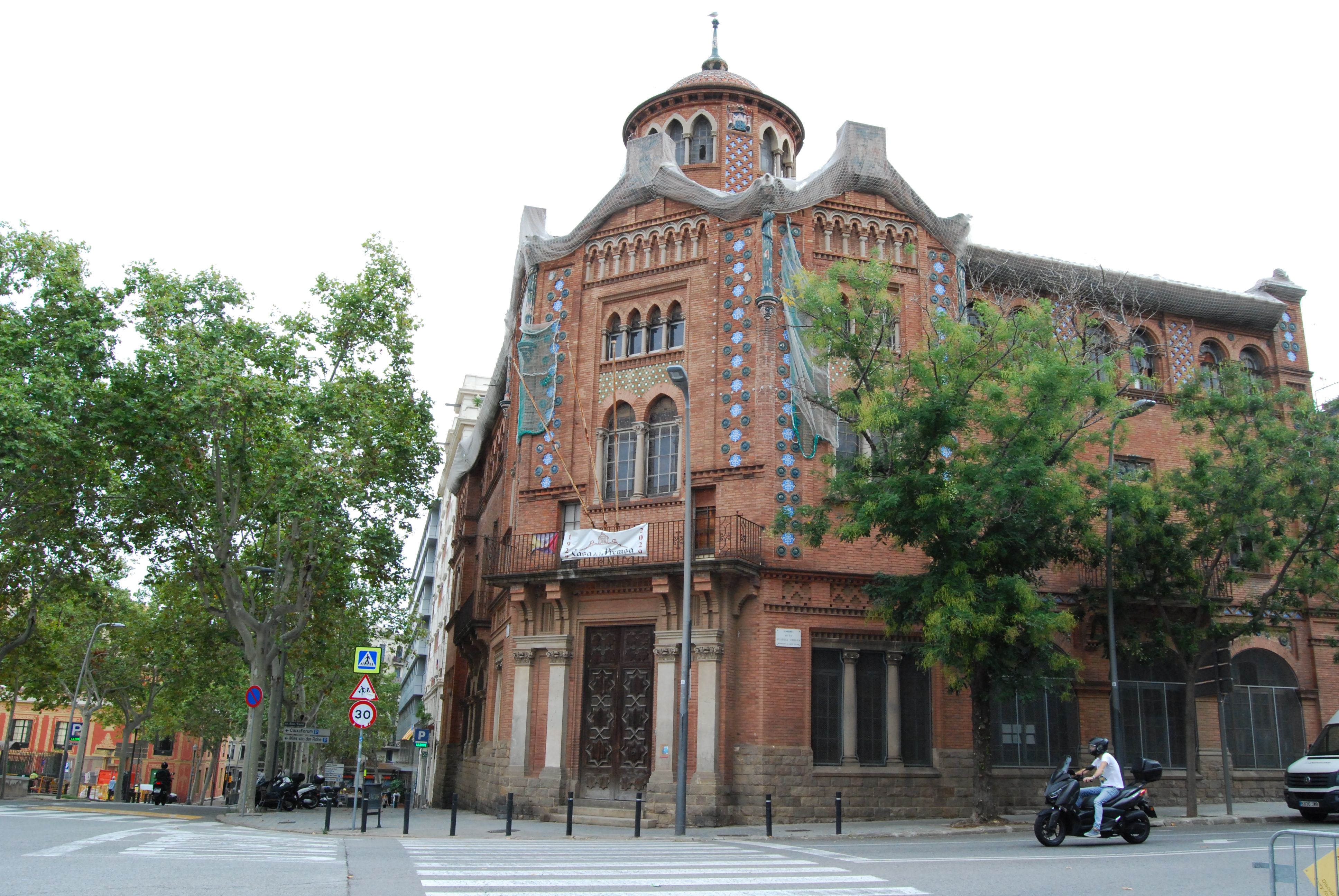 Façana de l'edifici de la Casa de la Premsa. Foto: Ruth Tormo/Institut del Teatre