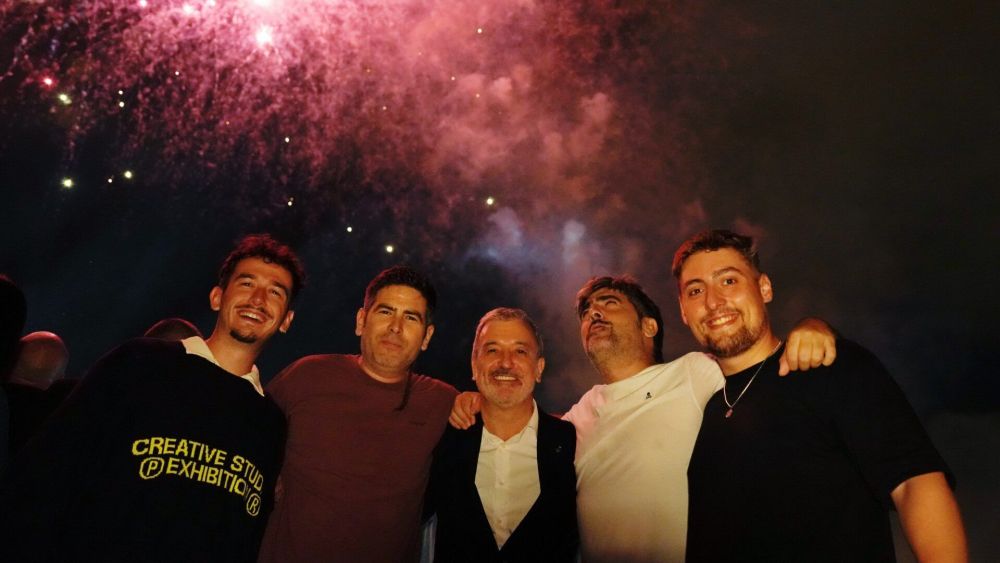 Jaume Collboni amb Estopa al Piromusical de la Mercè 2025