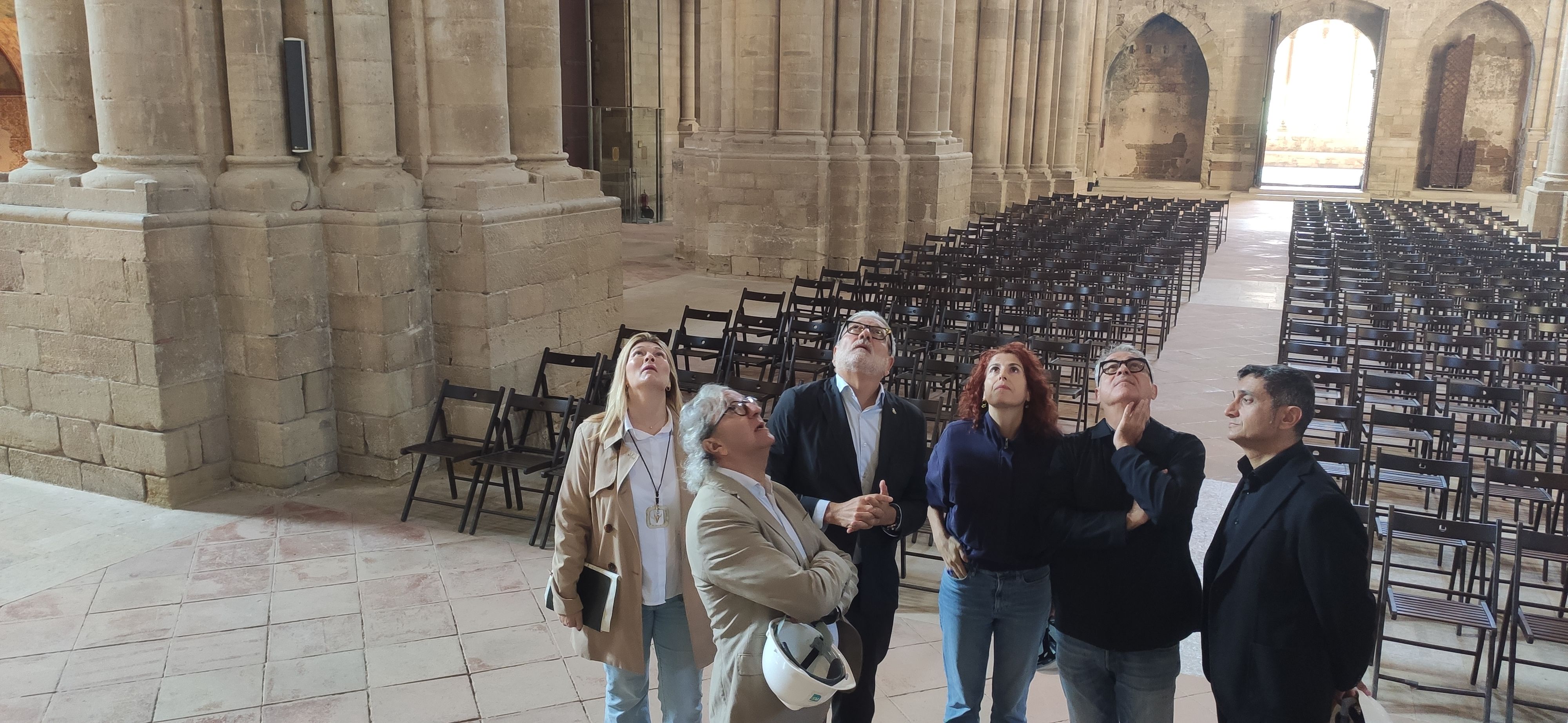 FOTO: D.H. / L'alcalde de Lleida, Fèlix Larrosa, juntament amb tècnics visiten la nau de la catedral on fa uns dies va sortir a la llum una gotera