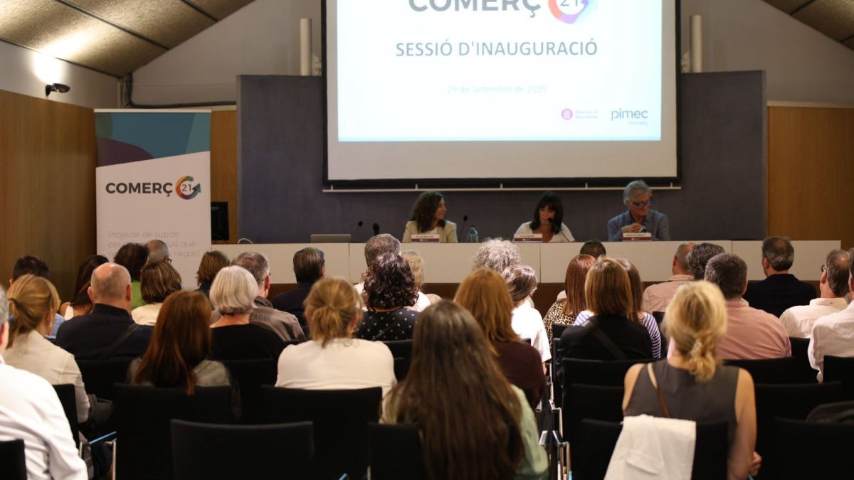 Las personas participantes recibieron explicaciones sobre el funcionamiento del programa Comerç 21