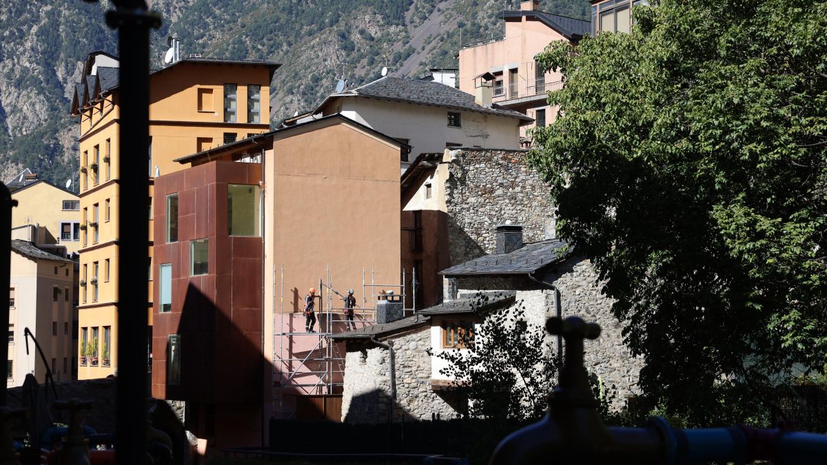 La façana de l’Arxiu Històric, on estarà un dels dos murals