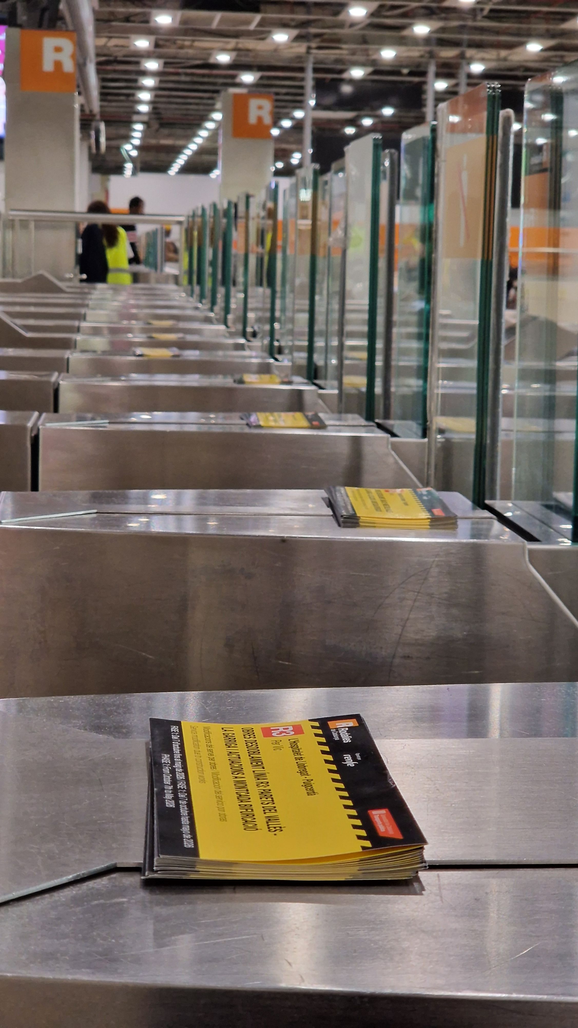 Fulletons informatius del tall ferroviari de l'R3 de Rodalies