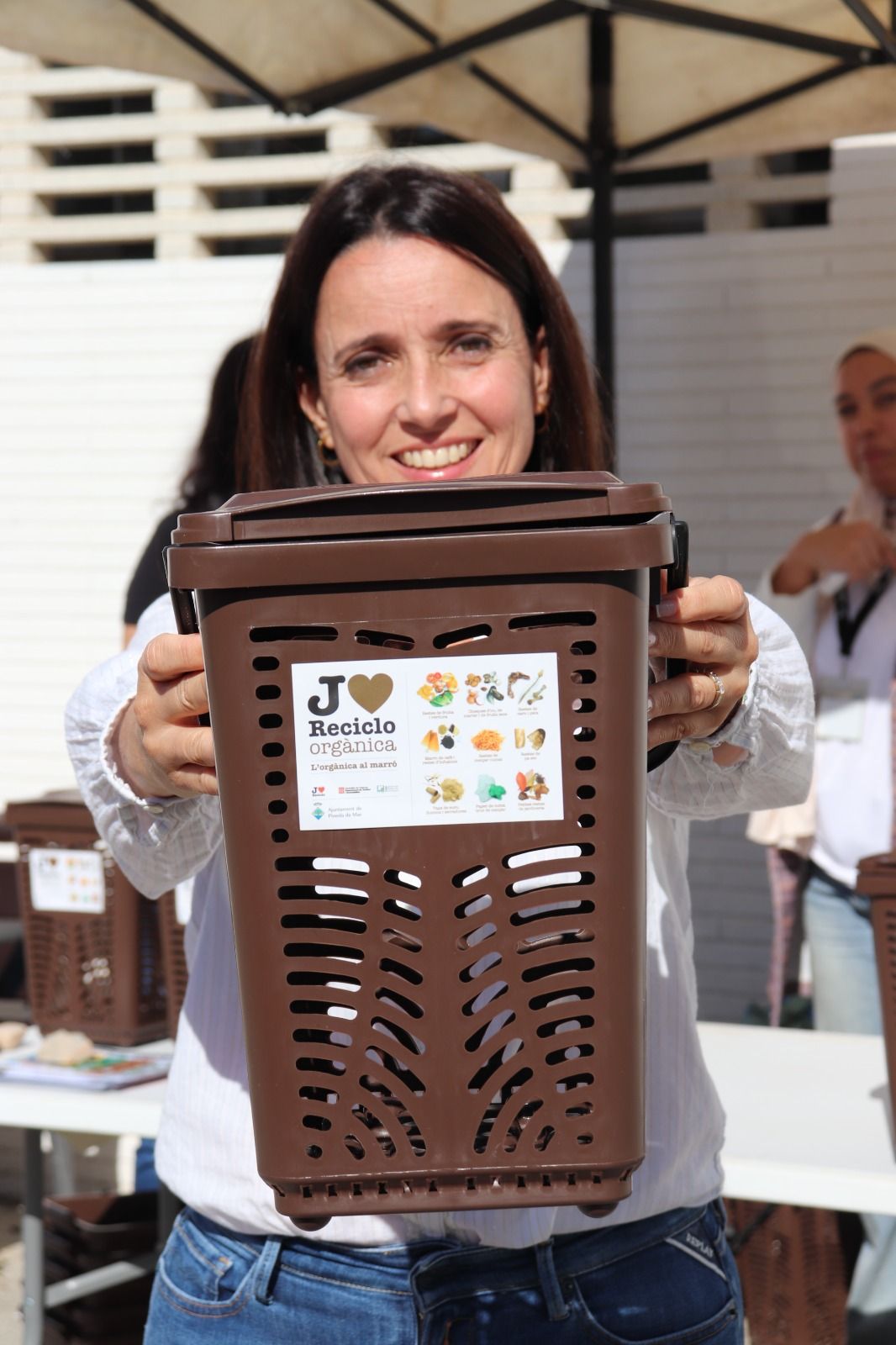 Pineda de Mar reparteix bujols gratuïts per fomentar el reciclatge de matèria orgànica 1 Pineda de Mar reparteix bujols gratuïts per fomentar el reciclatge de matèria orgànica 1