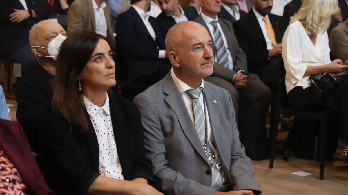 La consellera d'Universitats i Recerca, Núria Montserrat, i el rector de la Universitat de Girona, Quim Salvi, en l'acte d'inici de curs acadèmic de la UdG La consellera d'Universitats i Recerca, Núria Montserrat, i el rector de la Universitat de Girona, Quim Salvi, en l'acte d'inici de curs acadèmic de la UdG