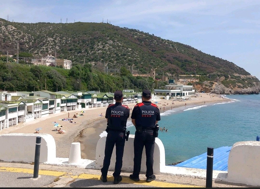 Imatge d'una patrulla dels mossos durant l'operatiu d'aquest estiu a Vilanova i la Geltrú Imatge d'una patrulla dels mossos durant l'operatiu d'aquest estiu a Vilanova i la Geltrú
