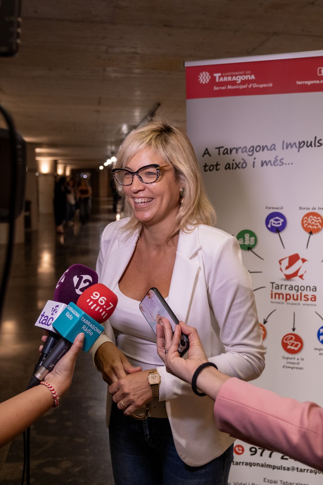 Atención a los medios de la consejera de Turismo de Tarragona, Montse Adan Atención a los medios de la consejera de Turismo de Tarragona, Montse Adan