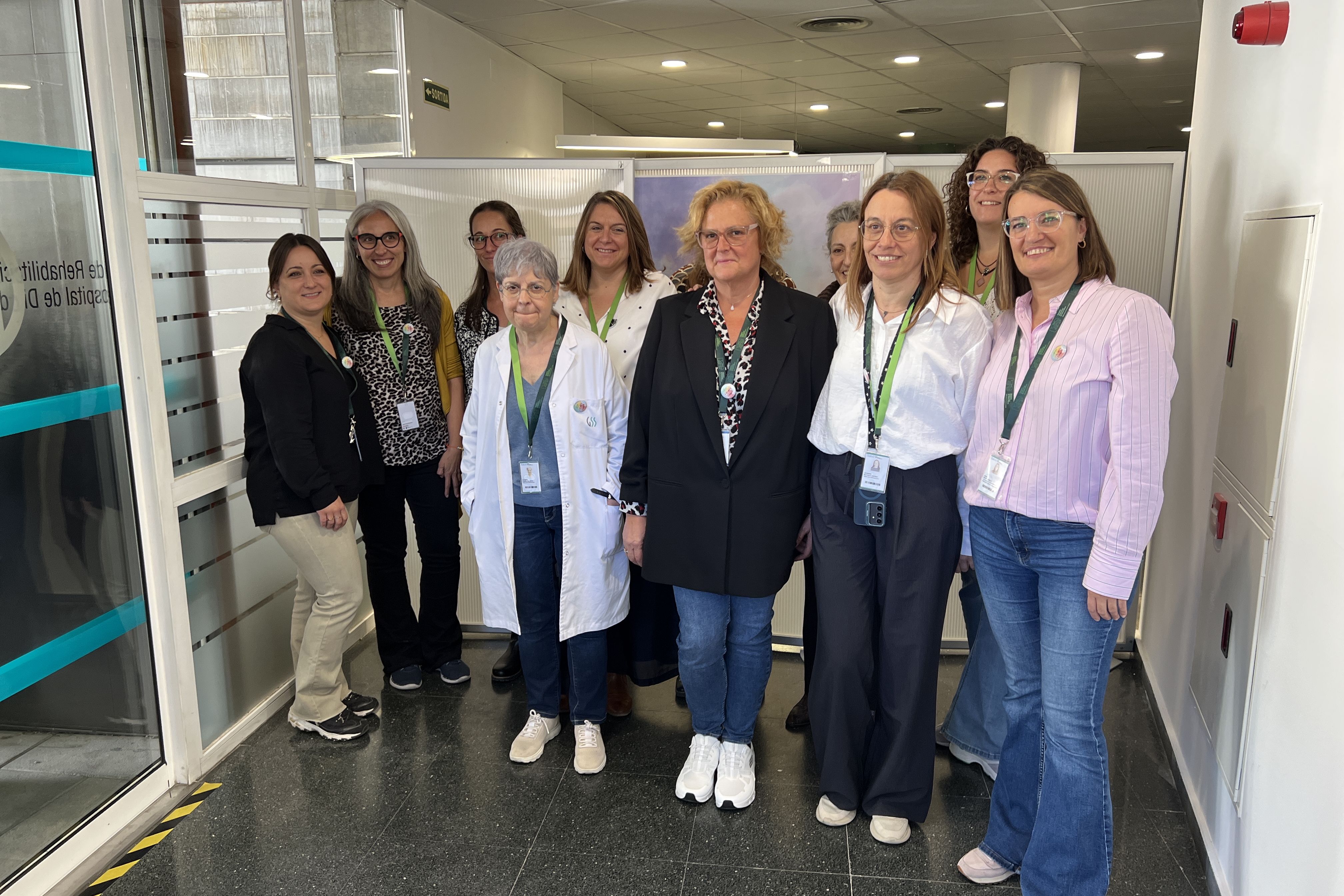 La cap de secció de Salut Mental de Gestió de Serveis Sanitaris a l'Alt Pirineu i Aran, Anna Mont, amb les professionals del servei de rehabilitació comunitària i l'hospital de dia de salut mental de la Seu d'Urgell La cap de secció de Salut Mental de Gestió de Serveis Sanitaris a l'Alt Pirineu i Aran, Anna Mont, amb les professionals del servei de rehabilitació comunitària i l'hospital de dia de salut mental de la Seu d'Urgell