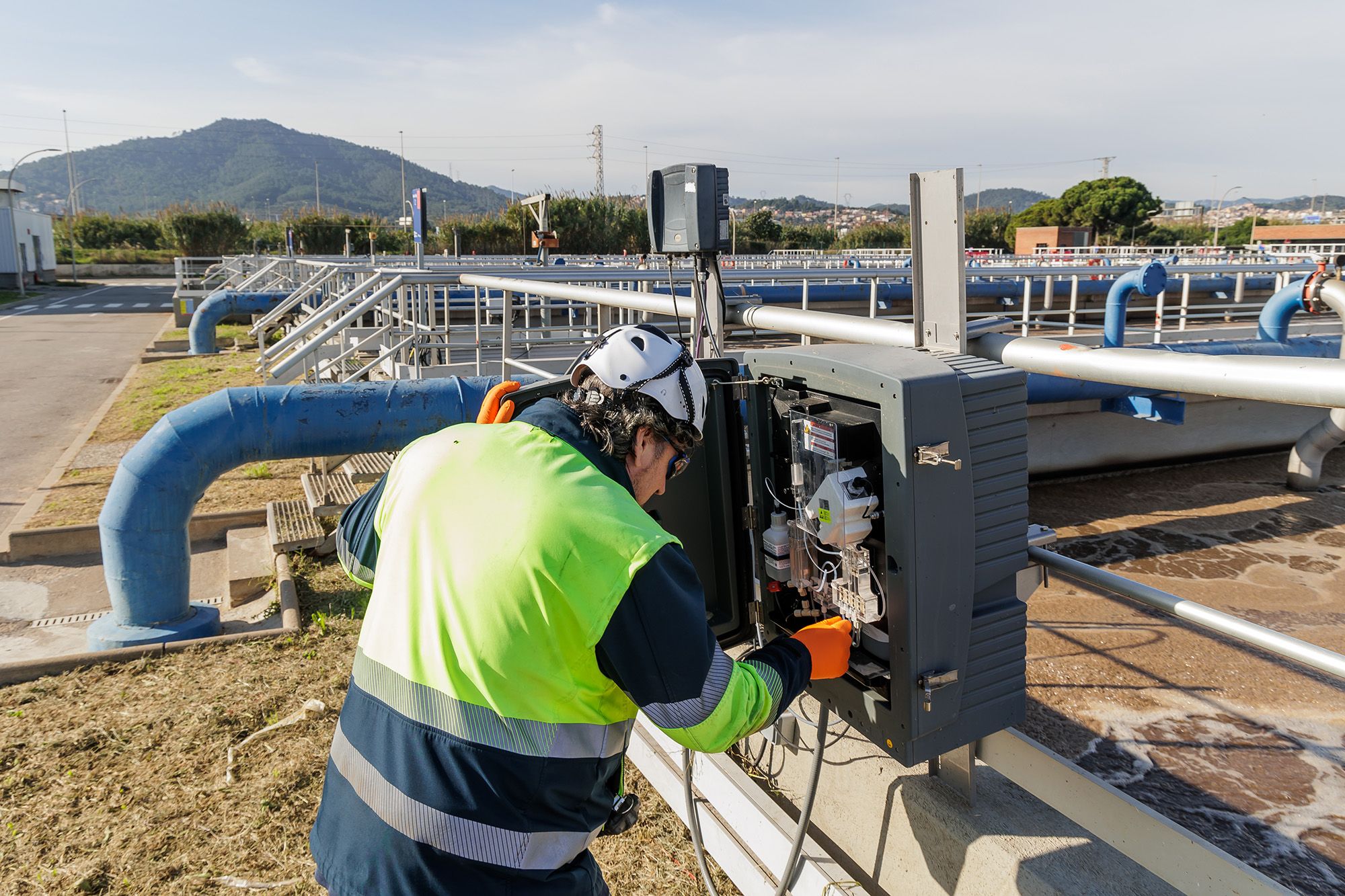Planta depuradora de Sant Feliu, una de les instal·lacions on Aigües de Barcelona desplega el projecte PERTE RESSONA, reconegut pel Ministeri per a la Transició Ecològica.
