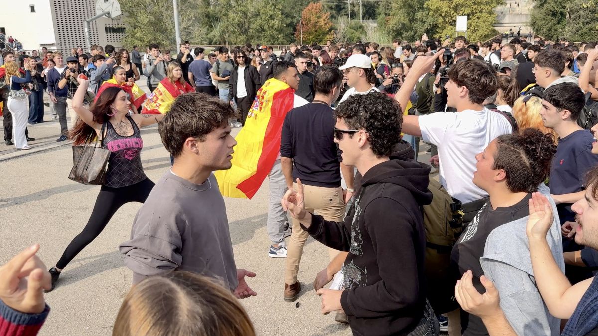 Enfrentamientos en la UAB por la presencia de Vito Quiles Enfrentamientos en la UAB por la presencia de Vito Quiles