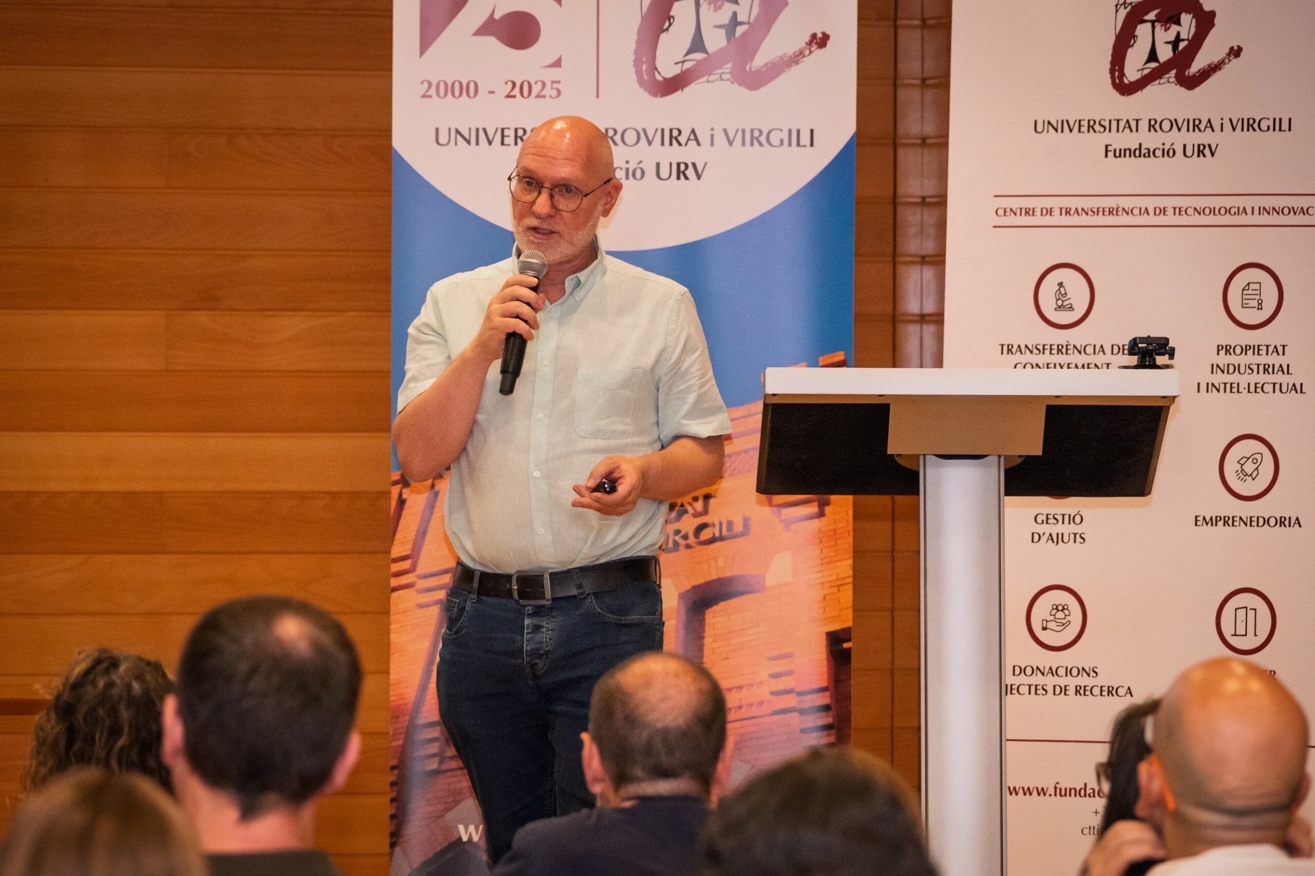 Joan Josep Carvajal, durante la exposición de su proyecto, que recibió la ayuda el año pasado