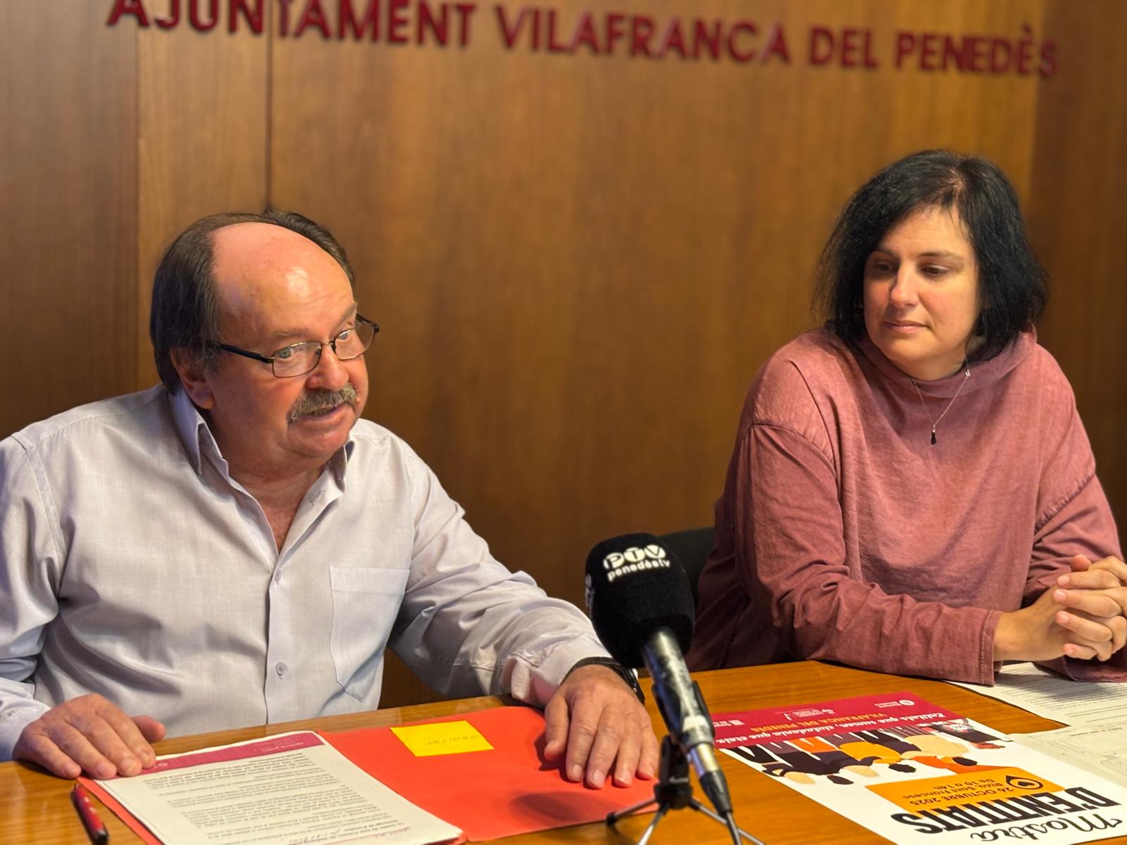 El concejal de Participación y Barrios de Vilafranca con la técnica Olga Graells