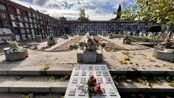 Lleida homenatja els veïns morts als camps nazis amb un nou plafó al cementiri municipal Lleida homenatja els veïns morts als camps nazis amb un nou plafó al cementiri municipal