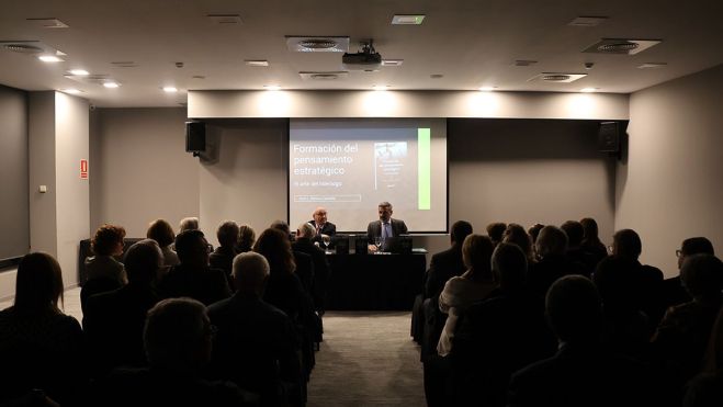 L’escriptor i consultor, José Luis Ribera presentació L’escriptor i consultor, José Luis Ribera presentació