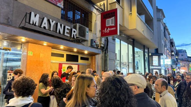 gent acumulada llibreria mitjans gent acumulada llibreria mitjans