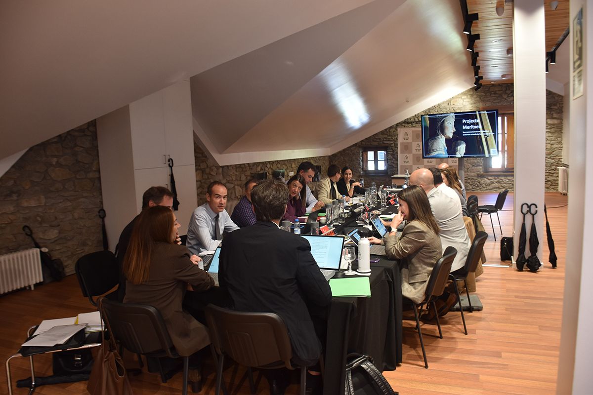 Els cònsols i consellers durant la Reunió de Cònsols | FOTO: M.R. (ANA)