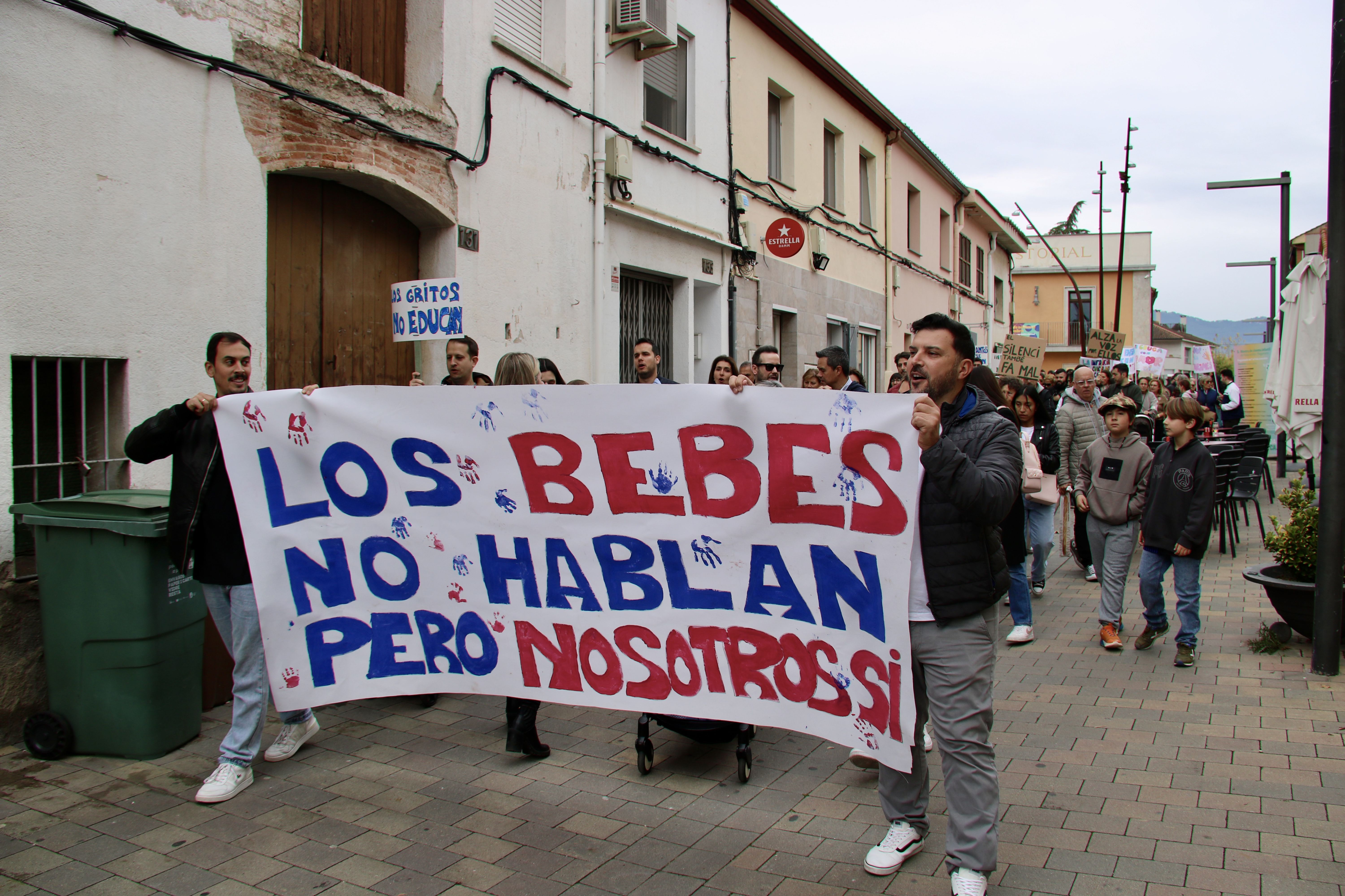 Els manifestants pel centre de Palau solità i Plegamans