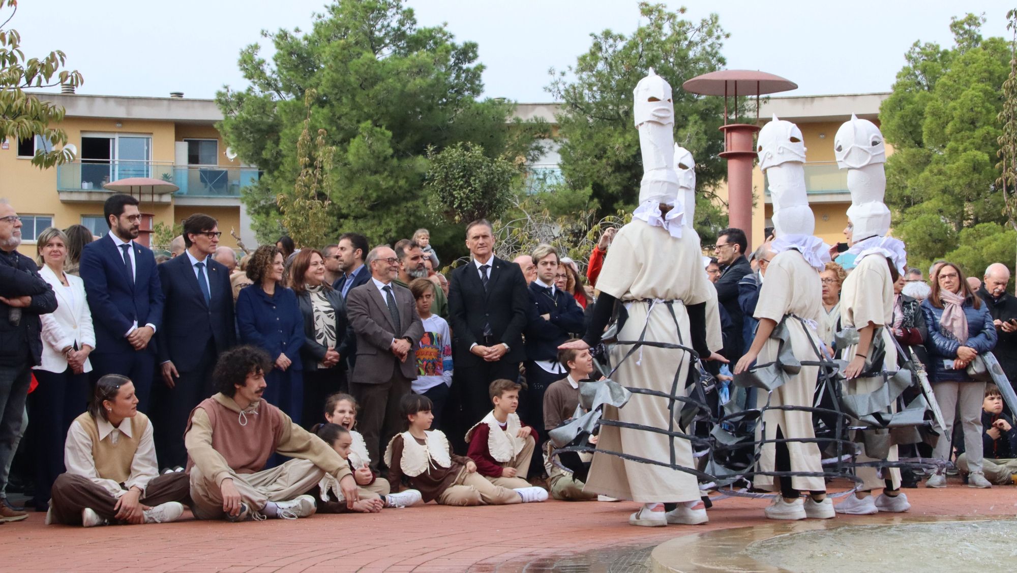 Imatge de l'espectacle itinerant celebrat a Riudoms que ha donat el tret de sortida a l'Any Gaudí