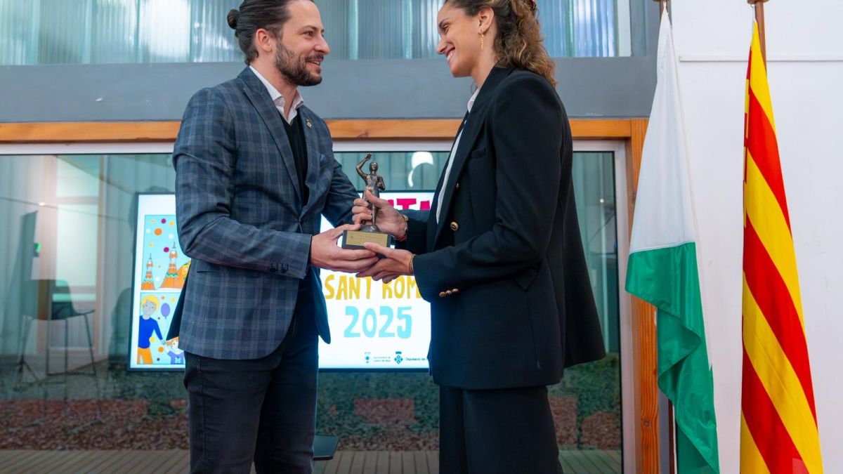 La nedadora Mireia Hernández dona el tret de sortida a la Festa Major de Sant Romà de Lloret