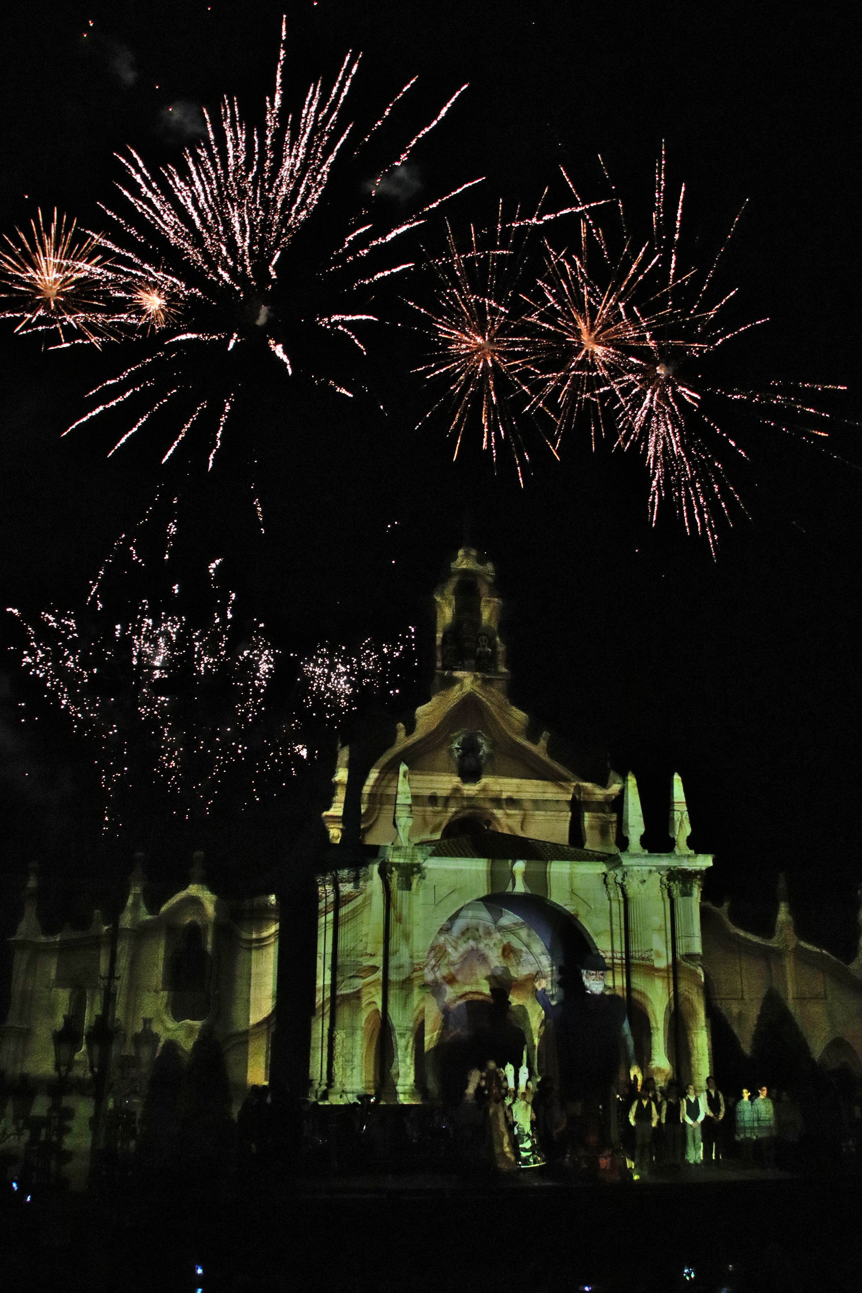 Imatge de l'espectacle inaugural de l'Any Gaudí celebrat al santuari de Misericòrdia de Reus