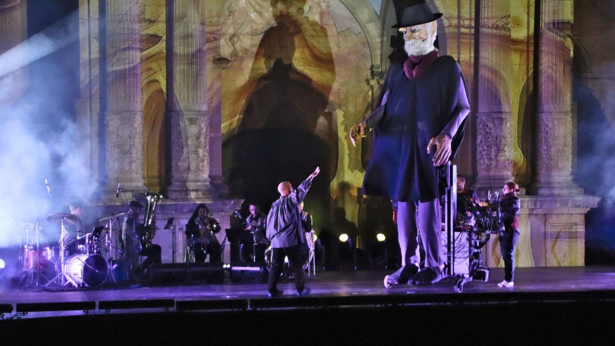 Imatge de l'espectacle inaugural de l'Any Gaudí celebrat al santuari de Misericòrdia de Reus (2)