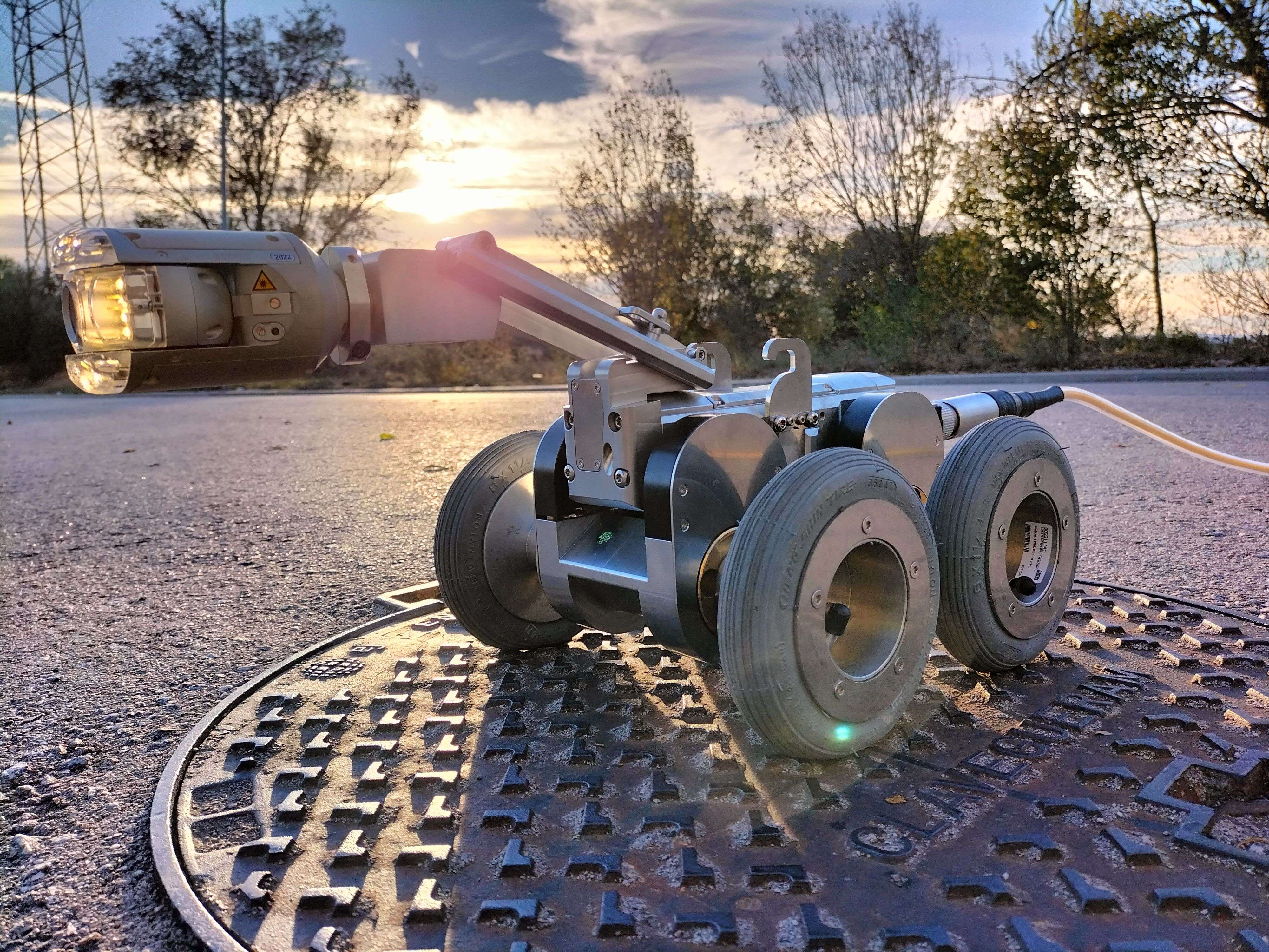 Equip robotitzat amb càmera de circuit tancat de televisió (CCTV).