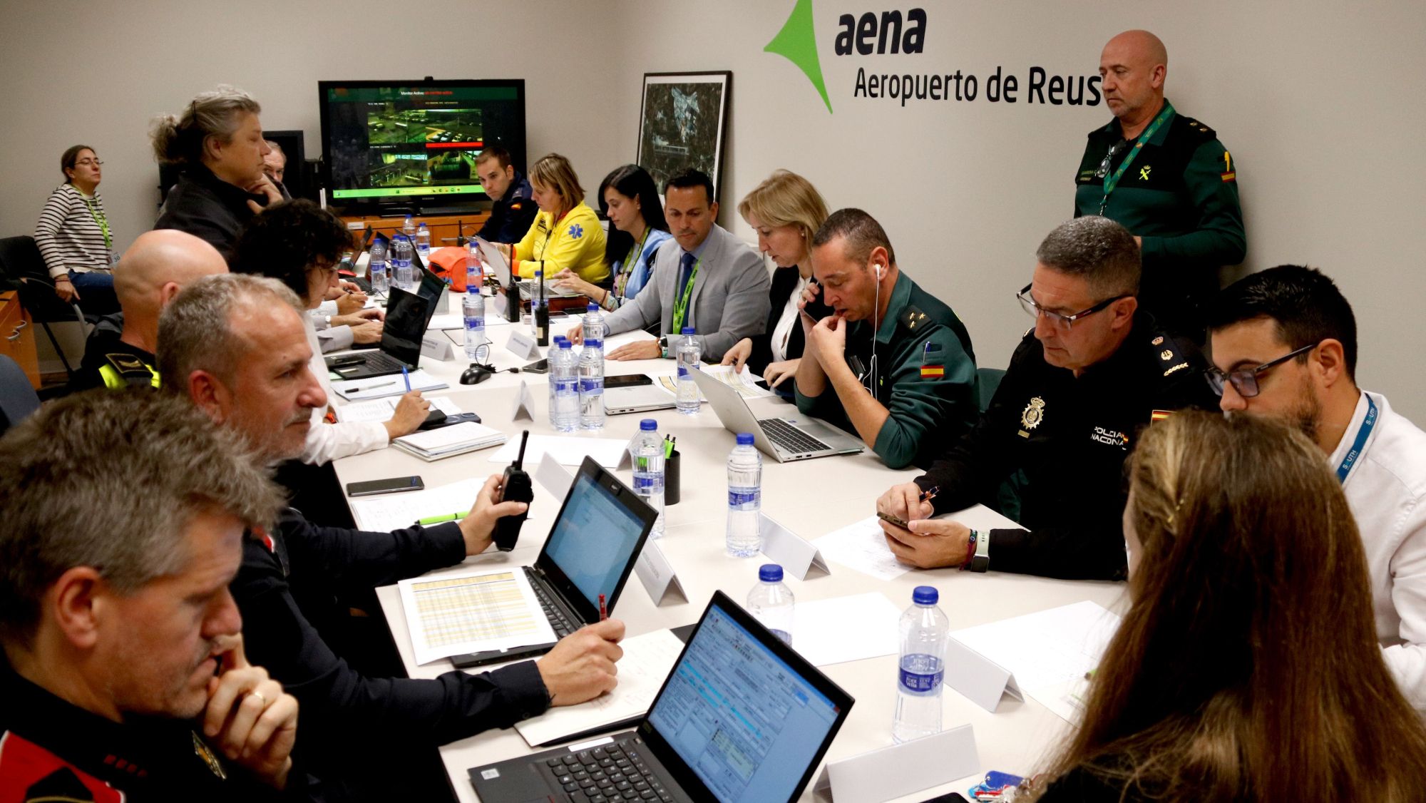 Comitè de crisi reunit a l'aeroport de Reus pel simulacre