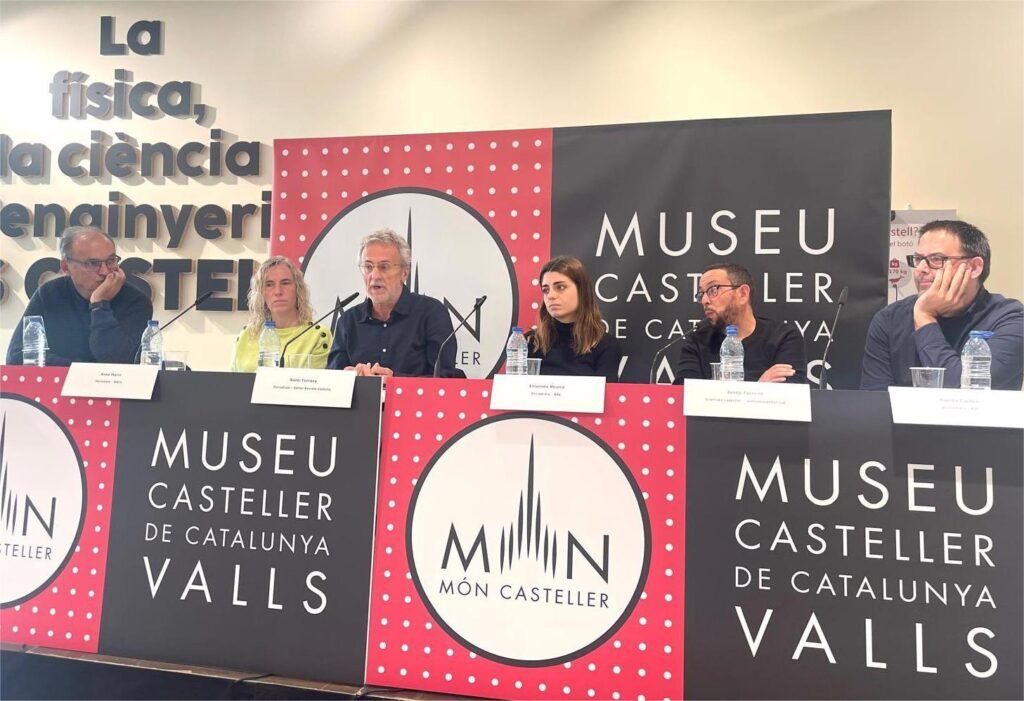 Taula rodona sobre el tractament que fan els mitjans de comunicació sobre els castells