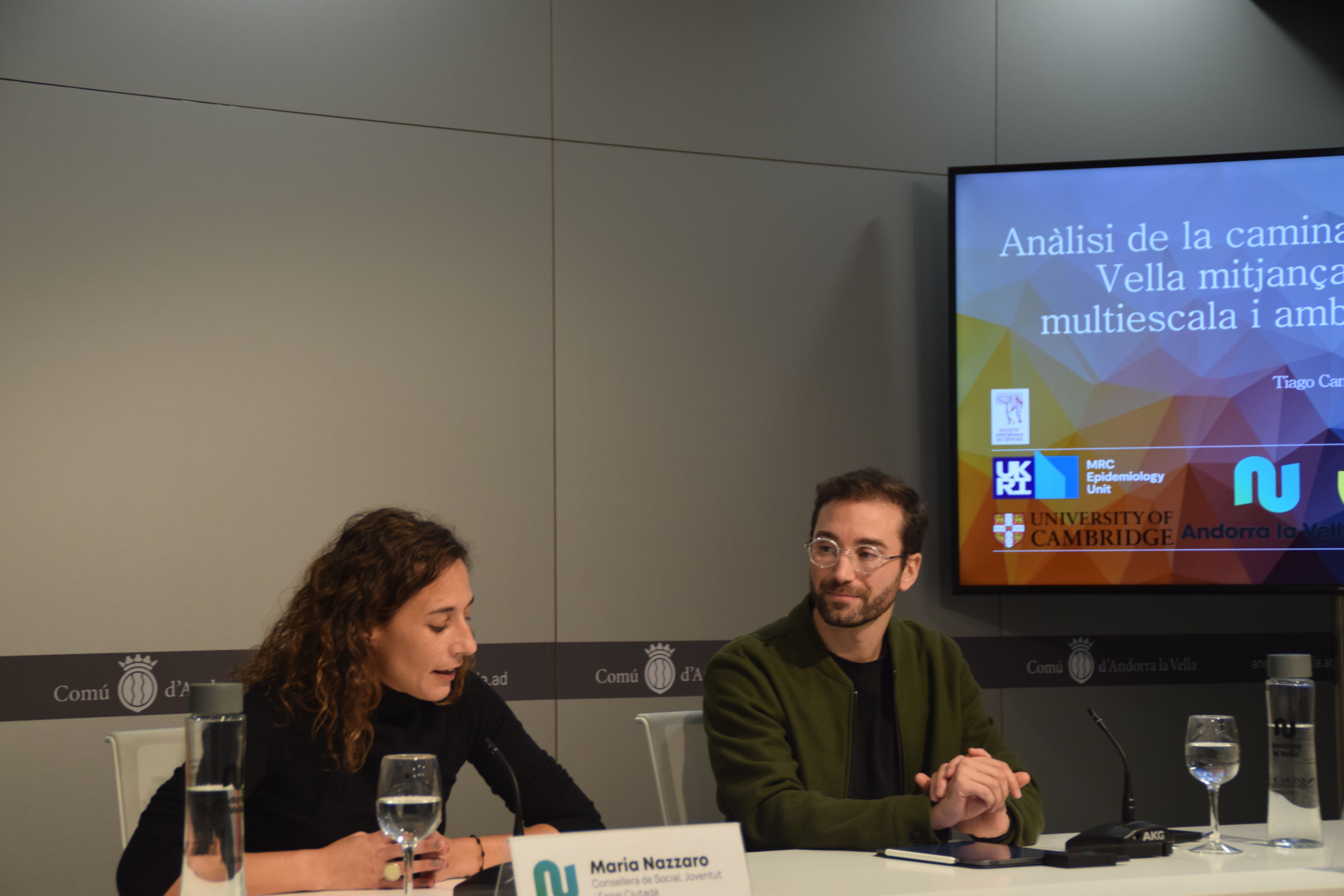 El investigador de la Universidad de Cambridge, Tiago Canelas, y la consejera de Social, Juventud y Espacio Ciudadano, Maria Nazzaro | FOTO: D.M. (ANA)