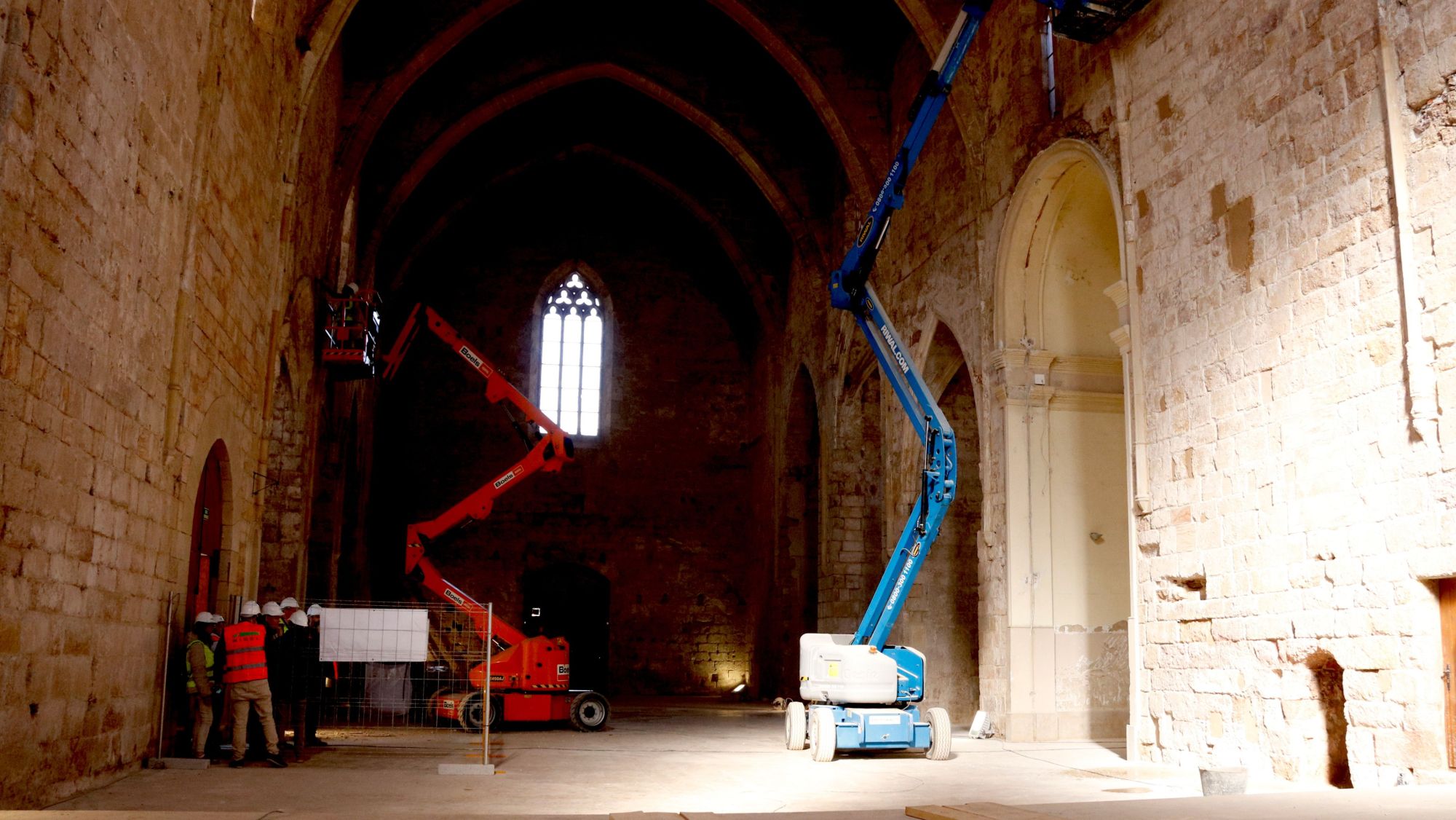 Interior de l'antiga església de Sant Francesc de Montblanc que està sent restaurada