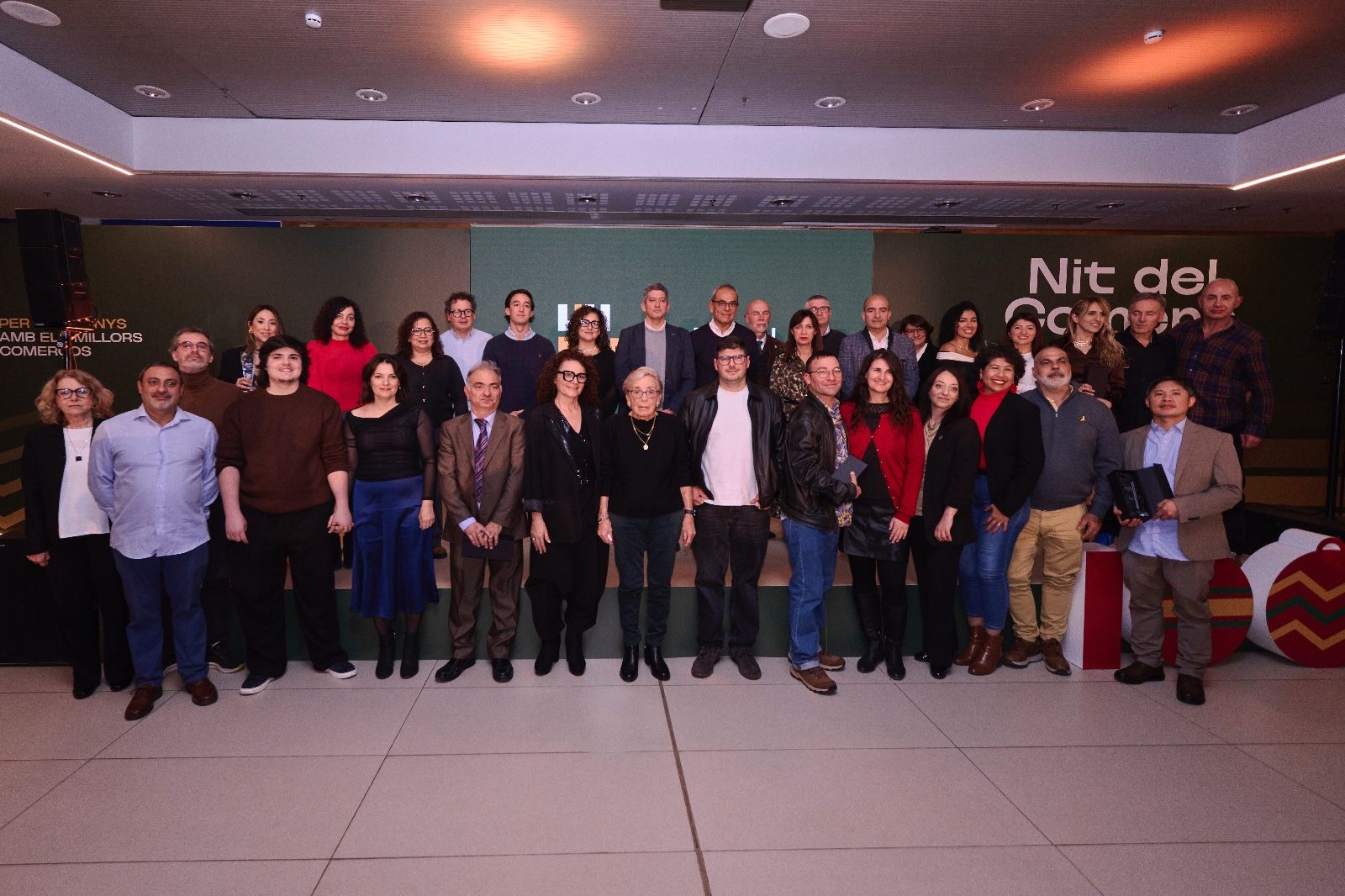 La Nit del Comerç de L’Hospitalet celebra el centenari premiant 16 negocis