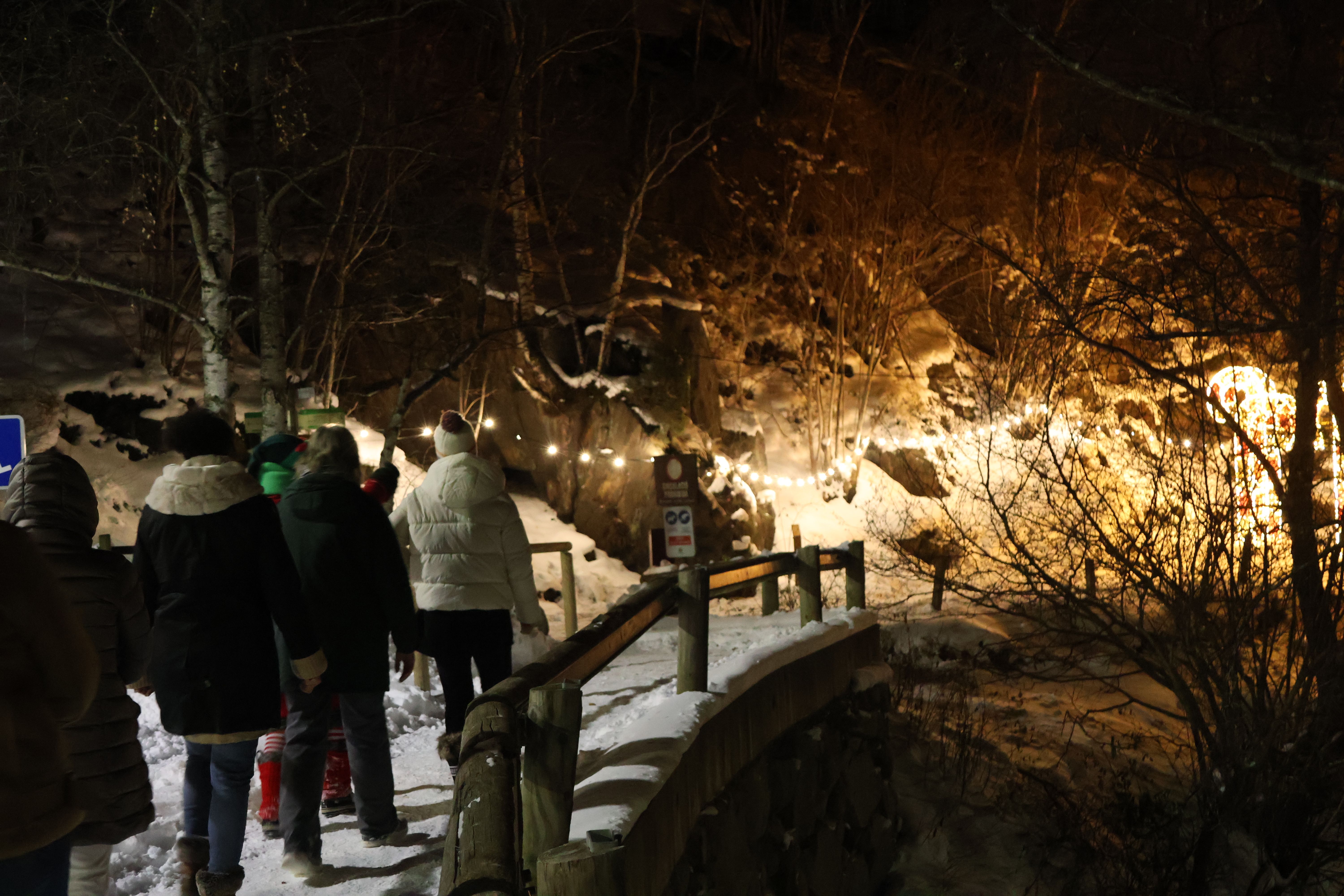 El grup fent la visita a la Mina del Cercle Màgic d'Ordino | FOTO: I.M. (ANA)