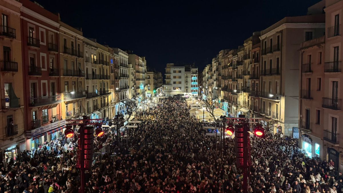 Plaça de la Font de Tarragona durant l'encesa de llums de Nadal
