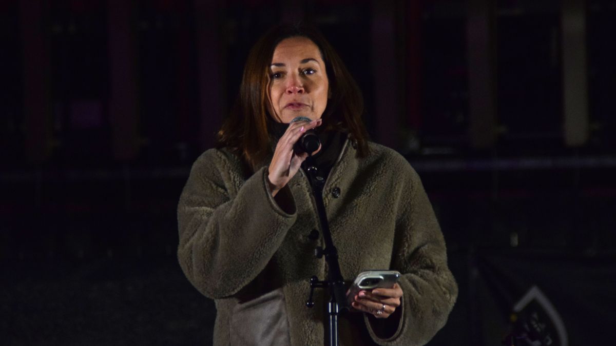 La cònsol menor de Sant Julià de Lòria, Sofia Cortesao, fent el discurs inaugural de la fira