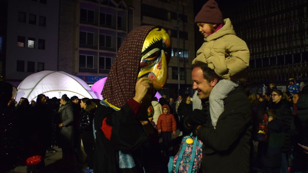 L'espectacle dels capgrossos abans de l'encesa de llums