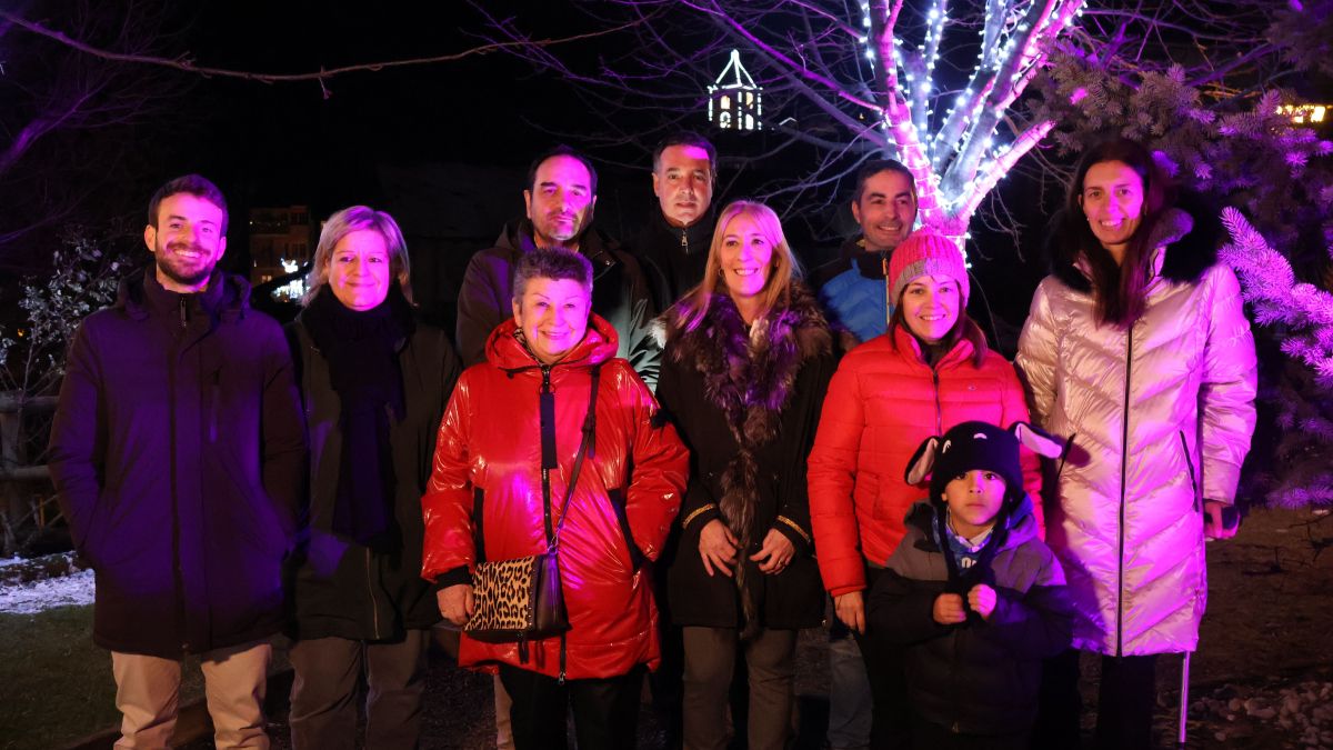 Les autoritats assistents a l'acte d'encesa de llums de Nadal d'Ordino
