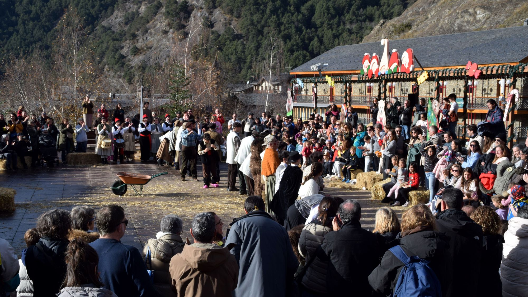 Durant la representació de la farla burlesca 'L'Ossa d'Ordino' 1