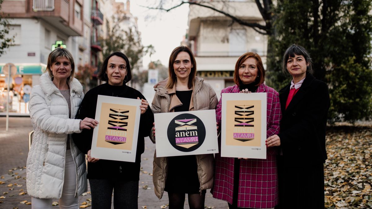 L'alcaldessa de Reus, Sandra Guaita,estrena el nou carrer Ample juntament amb Noemí Llauradó i representants del comerç de la ciutat 1