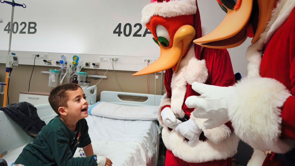 La màgia de PortAventura arriba als infants ingressats a l’Hospital Joan XXIII 1