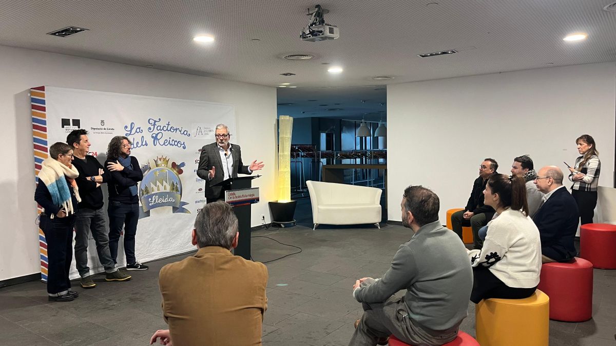 Fèlix Larrosa ha presentat la Factoria dels Reixos i la Cavalcada, acompanyat de Maica Artero, Ramon Molins i Antoni Tolmos, a la Llotja