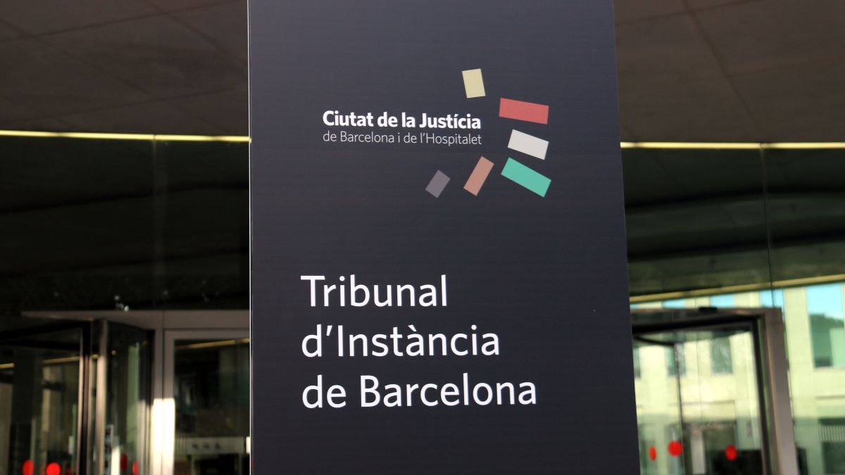Cartell a la Ciutat de la Justícia de Barcelona amb la nova denominació de Tribunal d'Instància de Barcelona