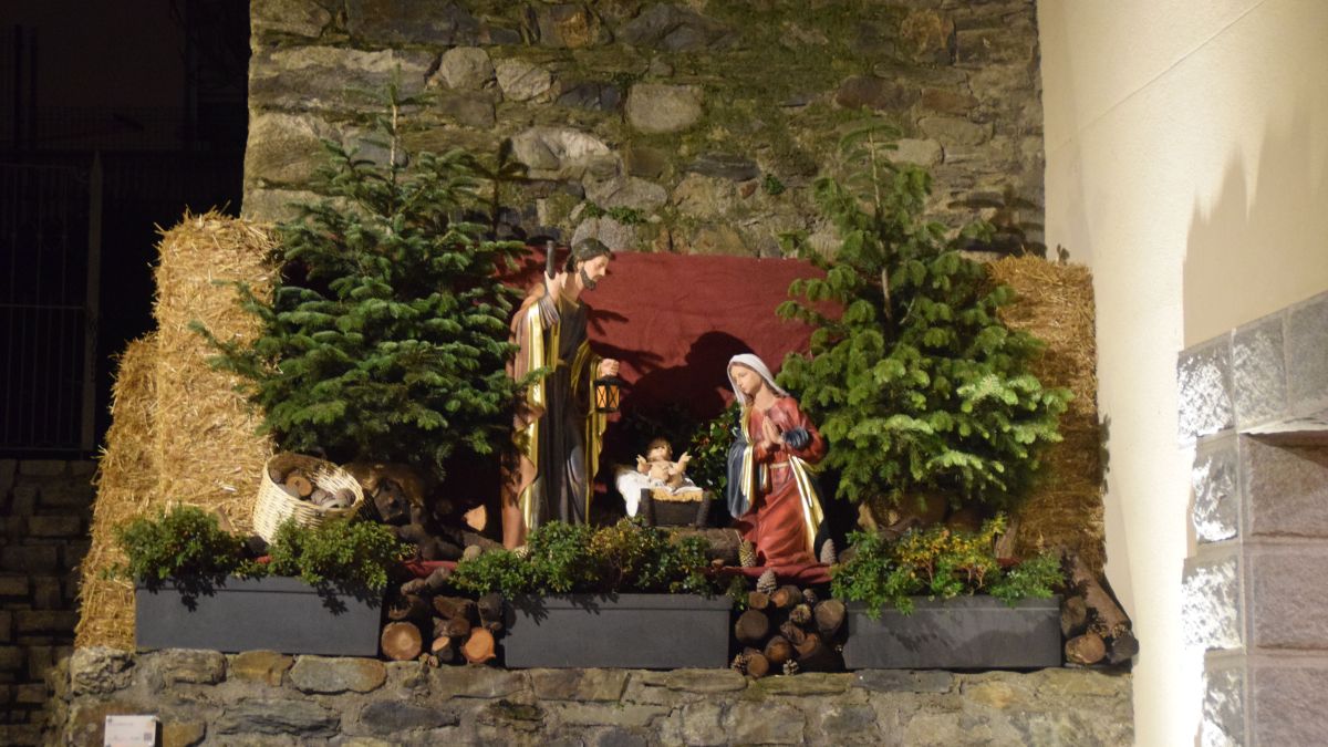 Petit pesebre al costat de l'església a Sant Julià de Lòria