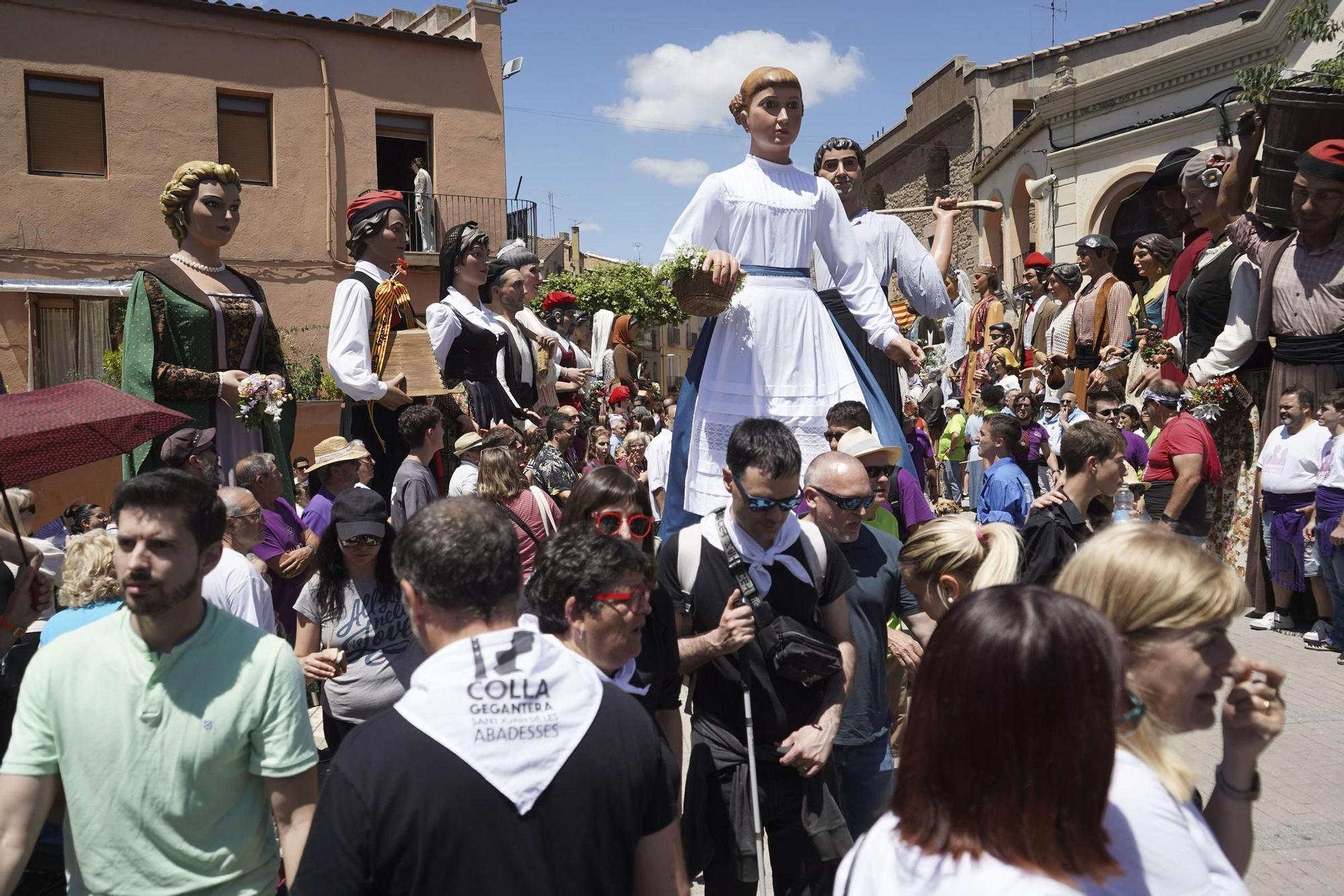 Gegants i assistents durant una edició anterior de la Fira del Món Geganter.