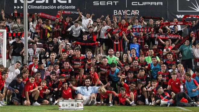 Reus FC Reddis celebrant amb l'afició