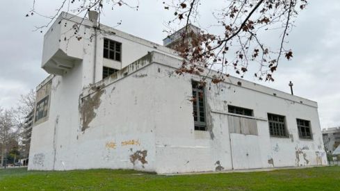 L'edifici de Les Calderes, al parc de Baix a mar de Vilanova i la Geltrú 1