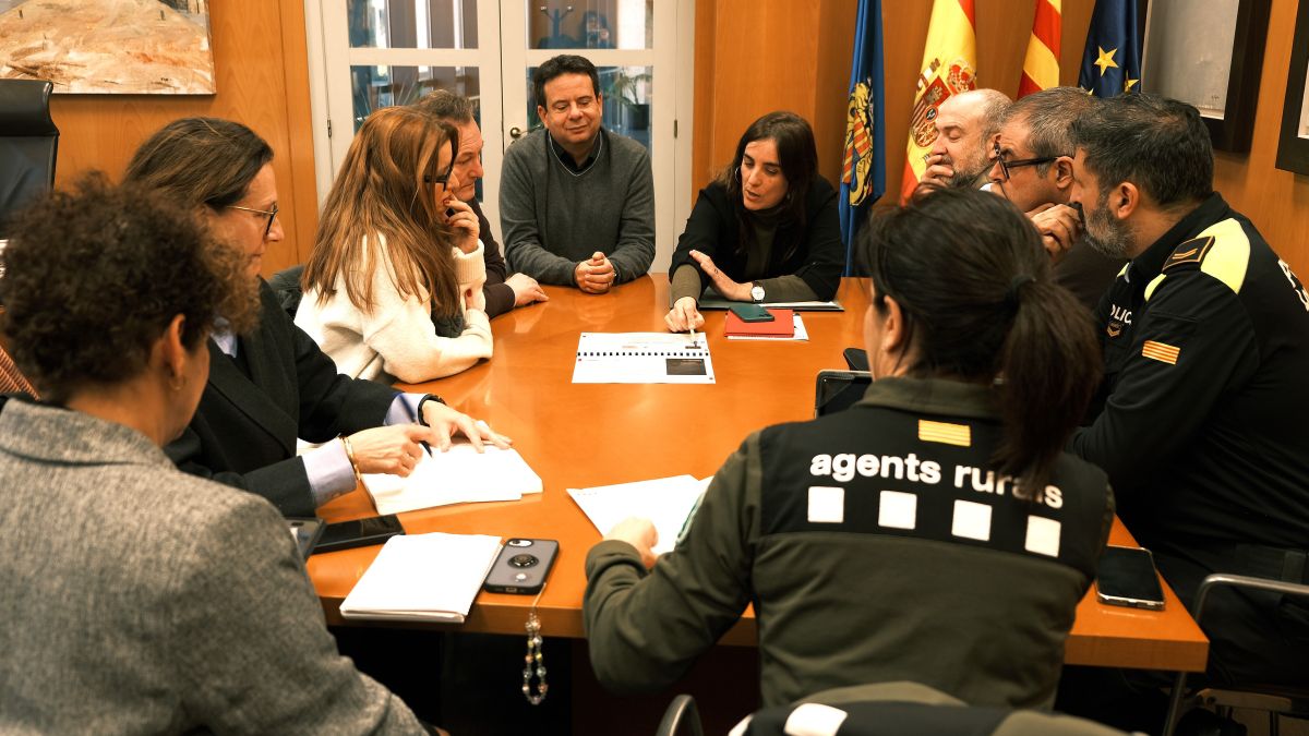 Reunió de l'alcalde de Cambrils, Oliver Klein, i la consellera de Recerca i Universitats, Núria Montserrat