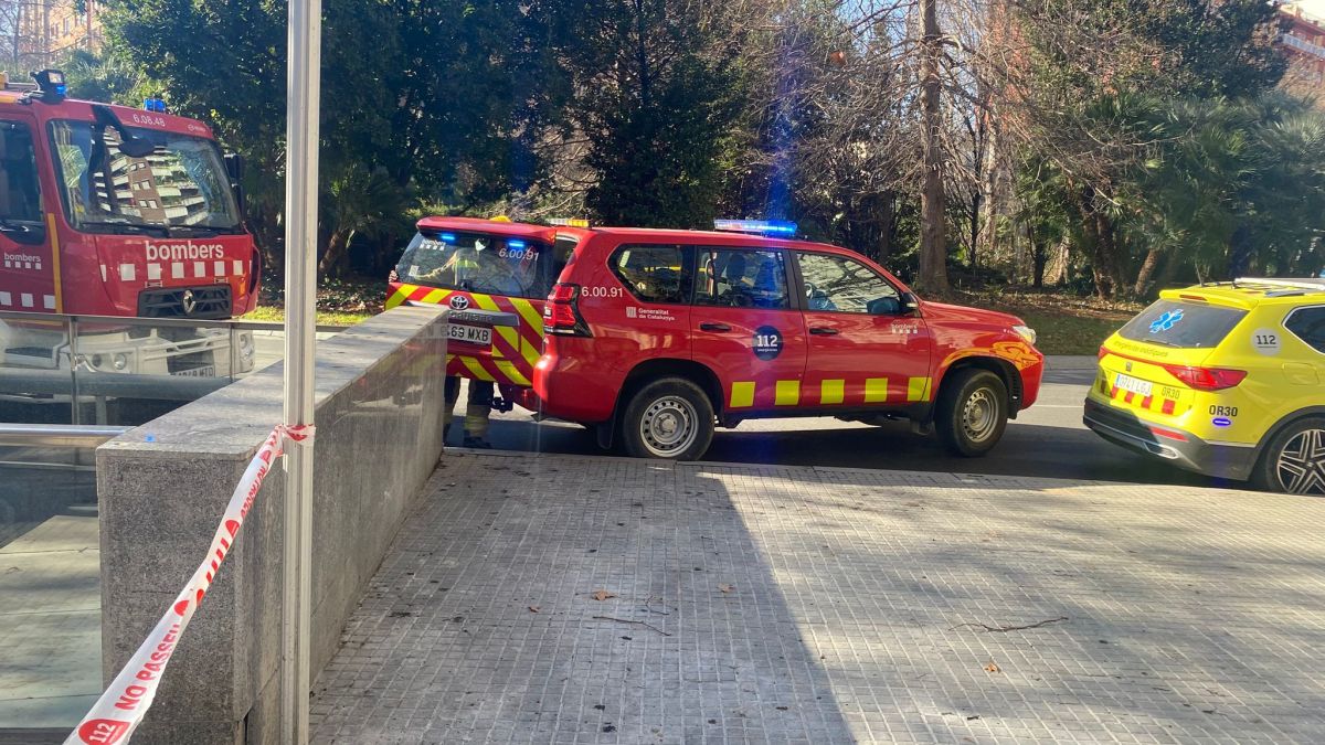 Serveis d'emergència al pàrquing de la Pastoreta de Reus per un incendi