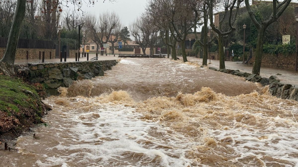 La riera de Peratallada molt carregada d'aigua