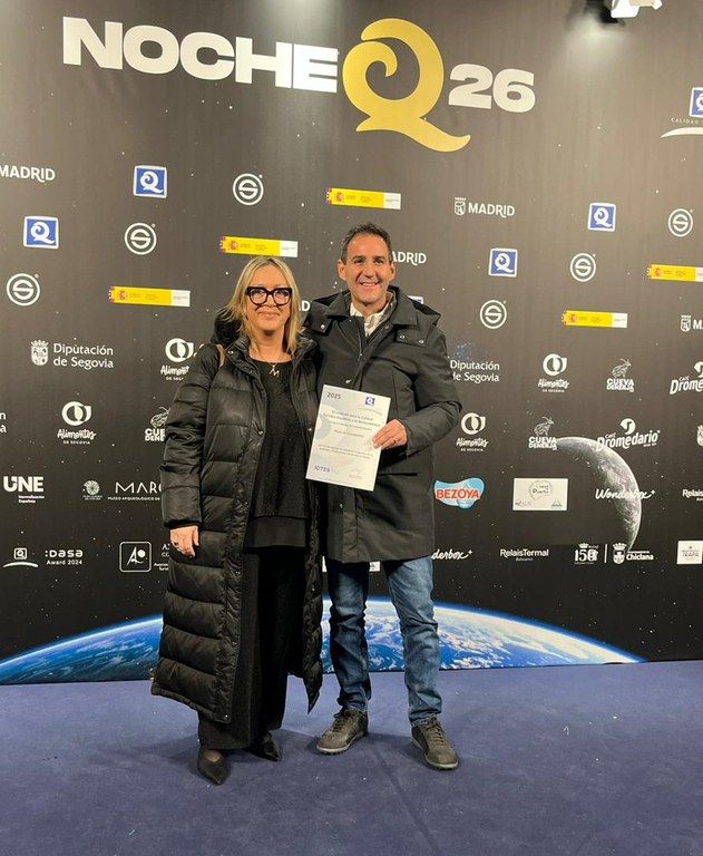 Els regidors de Castelldefels, Marcos Soler i Mar Sicilia, reben la Q de qualitat turística